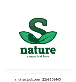 Logo de la letra S con vector de icono de hojas aislado en fondo blanco. Logo de las hojas de la naturaleza de lujo