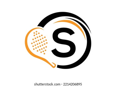 Plantilla de vectores de diseño de logotipo de la marca de la letra S en padel. Símbolo del club de tenis de mesa de playa. identidad empresarial y de empresa