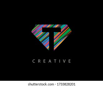 Letra T Resumen Logo De Diamantes. Diseño creativo de letras T con tiras coloridas sobre formas diamantíferas.