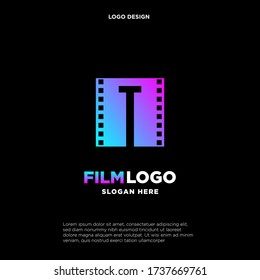 Logo inicial de la carta T para la plantilla de diseño de películas y videografías de cine