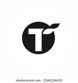 Letra T con el logotipo de hoja Plantilla.