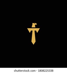 Letter t sword icon with eagle logo design. vektor Illustration