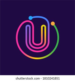 Logo de la letra U hecho de circuito de forma circular. El diseño de vectores de gradiente multicolor se puede usar para anuncios tecnológicos, afiches digitales, identidad de comunicación, etc.