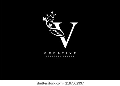 diseño del logo carta V con flores, hojas y plumas en un estilo hermoso y elegante. monograma V. tipografía V. logotipo V inicial. adecuado para viajes de negocios, bodas, boutique, empresa, hotel, etc