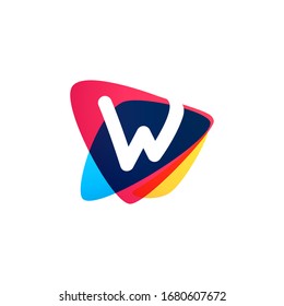 Letter W logo in dynamic triangle intersection shape. Vector icon perfect for sport labels, delivery posters and vibrant identity, etc.