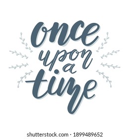 Una vez desde un cuento de hadas con decoración floral. Es clara la tipografía de vector de caligrafía dibujada a mano que se adapta a imprimir en afiches para niños, postales. Ilustración digital