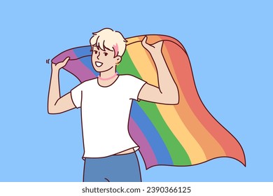 LGBT-Typ hält Regenbogenflagge, verkündet offen sexuelle Orientierung und nimmt an Stolz-Monat teil. LGBT-Aktivist verteidigt Rechte von Homosexuellen und Lesbierinnen und Transsexuellen aus der LGBTq-Gemeinschaft