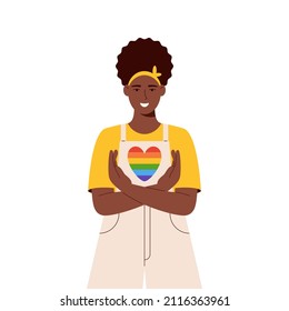 Mes del orgullo LGBT. Una mujer sonriente adopta el corazón de los colores de la lgbt. Las mujeres apoyan a la comunidad lgbt. Celebración del mes del Orgullo contra la violencia, la discriminación, los derechos humanos. Aislado sobre blanco. Banner