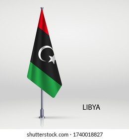 Bandera colgante de Libia en el asta de bandera