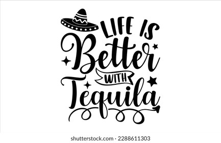 La vida es mejor con el diseño de camisetas de la tipografía SVG de Tequila- Cinco de Mayo, ilustración vectorial de caligrafía hecha a mano, frase de letras dibujada a mano aislada en fondo blanco, plantilla de tarjeta de saludo para