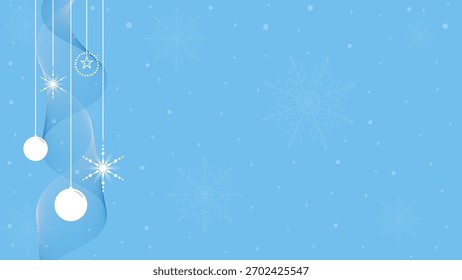 hellblauer Hintergrund mit Weihnachtsschmuck und funkelnden Schneeflocken dekoriert