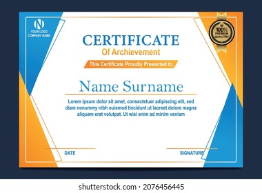 plantilla de certificado azul claro y naranja. diploma de logro con insignia.