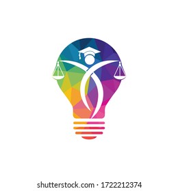 Bombilla y escala humana de justicia. Logotipo de educación, servicios jurídicos. Notario, justicia, icono de abogado o símbolo Vector