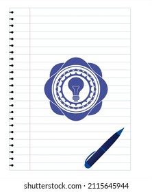 dibujo del icono de la bombilla (trazos de la pluma). Tinta azul. Ilustración vectorial. Detallado. 
