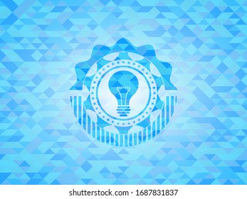 Glühbirne Symbol im Himmelsblau. Mosaikaner Hintergrund