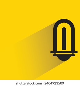icono de la bombilla de luz con sombra sobre fondo amarillo