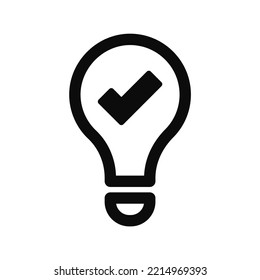 Icono de línea de la bombilla de luz con marca de verificación de marca aislada en fondo blanco. Concepto de solución perfecto.