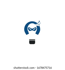 Plantilla de logotipo ninja de la bombilla. Diseño vectorial de idea creativa. Logotipo Smart ninja.