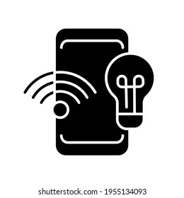 Control de la luz mediante el icono de glifo de teléfono. Casa inteligente. Ilustración personalizable de línea delgada. Símbolo de contorno. Dibujo de contorno aislado del vector.