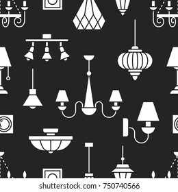 Modelo inconsútil del accesorio ligero, ilustración. Iconos vectoriales de equipos de iluminación para el hogar: lámpara de araña, lámpara de mesa, toma de corriente. Fondo repetido blanco negro para tienda de interior.