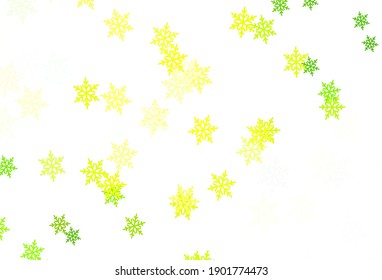 Verde claro, fondo vectorial amarillo con hermosos copos de nieve, estrellas. Ilustración coloreada degradada con nieve al estilo navideño. Patrón para los sitios web de Año Nuevo.