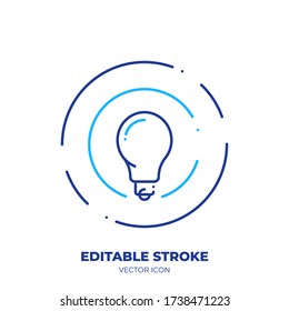 Icono de vector de arte de línea Lightbulb con trazo editable. Símbolo de contorno de la lámpara. Pictograma de idea creativa hecho de trazo fino. Aislado en segundo plano.
