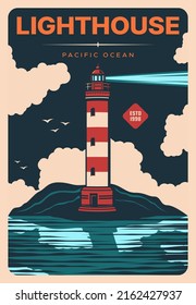 Faro o faro a orillas del mar, afiche vectorial de la seguridad marítima. Casa de luz náutica vintage en la playa de mar con rocas costeras marinas y olas de agua, torre de navegación marítima con rayas y haz luminoso