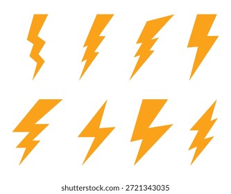 Conjunto de iconos de energía eléctrica del rayo.  Símbolos de energía, energía, tormenta eléctrica, Recargo. Diseños del icono del trueno aislados en el fondo blanco.