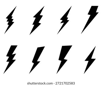 Icono del perno del relámpago fijado en color negro con diverso estilo. Conjunto de relámpago, thunderbolt icono de estilo plano. Iconos del trueno aislados en el fondo blanco.