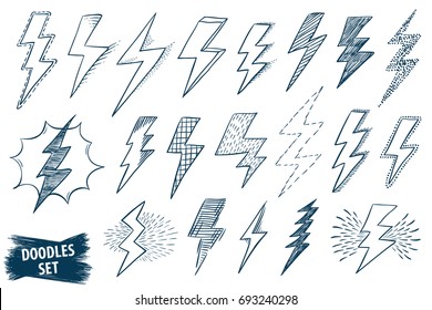 Blitzdoodle-Set. Donner- oder Sturmsymbol. Skizze im 80., 90. Stil. Scribble Retro-Kollektion. Schliff, Vektorgrafik. Blitzende einfache Illustrationen einzeln auf Weiß.