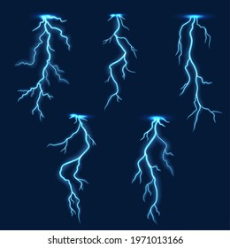 Tornillo relámpago, efecto de flash eléctrico de tormentas torrenciales en el fondo vectorial. Luces y chispas de tormenta, iluminación energética realista en cielo azul, carga de energía de voltaje y golpe de electricidad