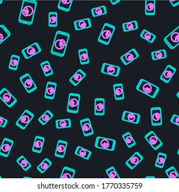 Línea Teléfono móvil con el icono de gráfico gráfico gráfico aislado patrón transparente en el fondo negro. Informe del archivo de texto. Signo de contabilidad. Auditoría, análisis, planificación.  Ilustración vectorial