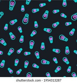 Icono de Line Pepper aislado patrón sin fisuras sobre fondo negro. Especias de cocina.  Vector