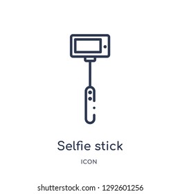 Linear selfie stick icon from Entertainment and arcade outline collection. Thin line selfie stick icon vector isolated on white background. selfie stick trendy illustration