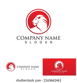 Logo de Lion King diseño de ilustración vectorial.concepto del signo del rey del león dorado aislamiento fondo negro