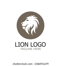 Logo de Lion King diseño de ilustración vectorial.concepto del signo del rey del león dorado aislamiento fondo negro
