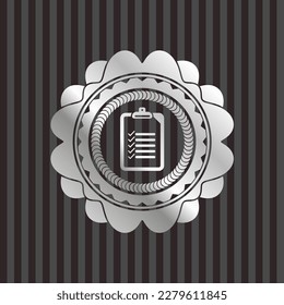-Listensymbol in silbernem Emblem oder Abzeichen. 