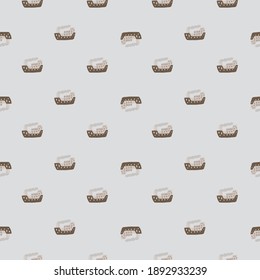 Kleines abstraktes, nahtloses Muster mit braunem Steamschiff, kleines Ornament. grauer, pastellfarbener Hintergrund. Vektorgrafik für saisonale Stoffdrucke, Stoffe, Banner, Hintergründe und Wallpaper.