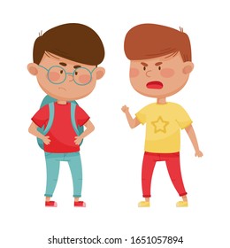 Niño pequeño con cara enojada gritando a su ilustración vectorial agresiva