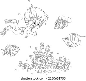 Niñito con máscara de buceo, aletas y buceo con tubo con peces tropicales divertidos en un arrecife de coral en las vacaciones de verano, ilustración vectorial de contorno blanco y negro para un libro de colores