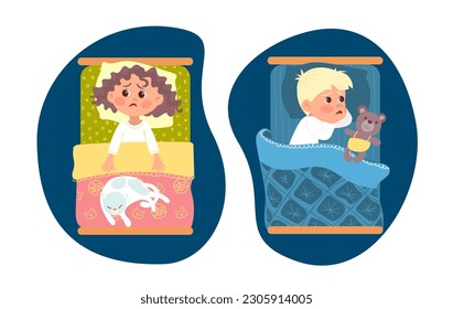 Niña y niña no pueden dormir por la noche. Vista superior en la cama de los niños, gato y juguete sobre mantas, hora de acostarse en casa o jardín de infancia, insomnio infantil, piso de dibujos animados aislado