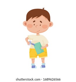 Pequeño niño sujetando tijeras haciendo ilustración de vectores de artesanía de papel