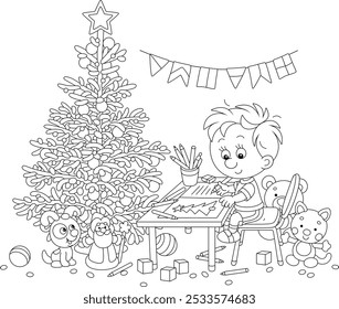 Garotinho sentado em sua mesa perto de uma árvore de Natal em um quarto de jardim de infância decorado com brinquedos e escrevendo uma carta para Papai Noel, ilustração de desenhos animados vetoriais em preto e branco para um livro de colorir