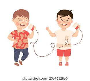 Experimento científico de niños pequeños que estudian física con ilustración de vectores sonoros