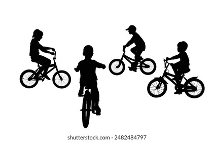 Los niños pequeños y niñas que montan la ilustración de silueta de Vector de bicicleta aislado. Los niños disfrutan en bicicleta de paseo. Los niños activos conducen al aire libre. Tiempo libre de verano. Amigos felices, hermanos. Hijo e hija