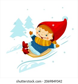Ein kleiner, lustiger Gnome fährt eine Schneeschutt hinunter. Winterspass.