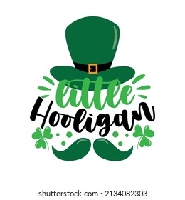 Pequeño Hooligan - texto divertido con sombrero de leprechaun y bigote. Es bueno para ropa de bebé, tarjeta de saludo, etiqueta y otra decoración.