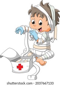 The little mummy is playing the medical bandage of illustration