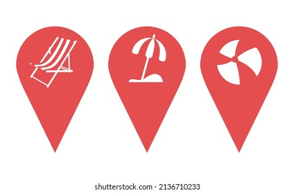 Iconos de ubicación en el mapa. Punteros con la imagen de accesorios de playa. Hay un juego de pines que dan a la playa, la tienda de playa. Las insignias de verano son silla de playa, bola, paraguas. Bien por la pancarta, afiche