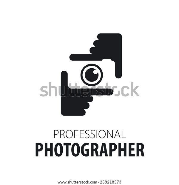 logo camera in\
the hands of the\
photographer